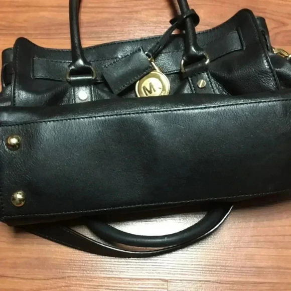 Michael Kors Hamilton Black Medium Handbag - Picture 4 of 8